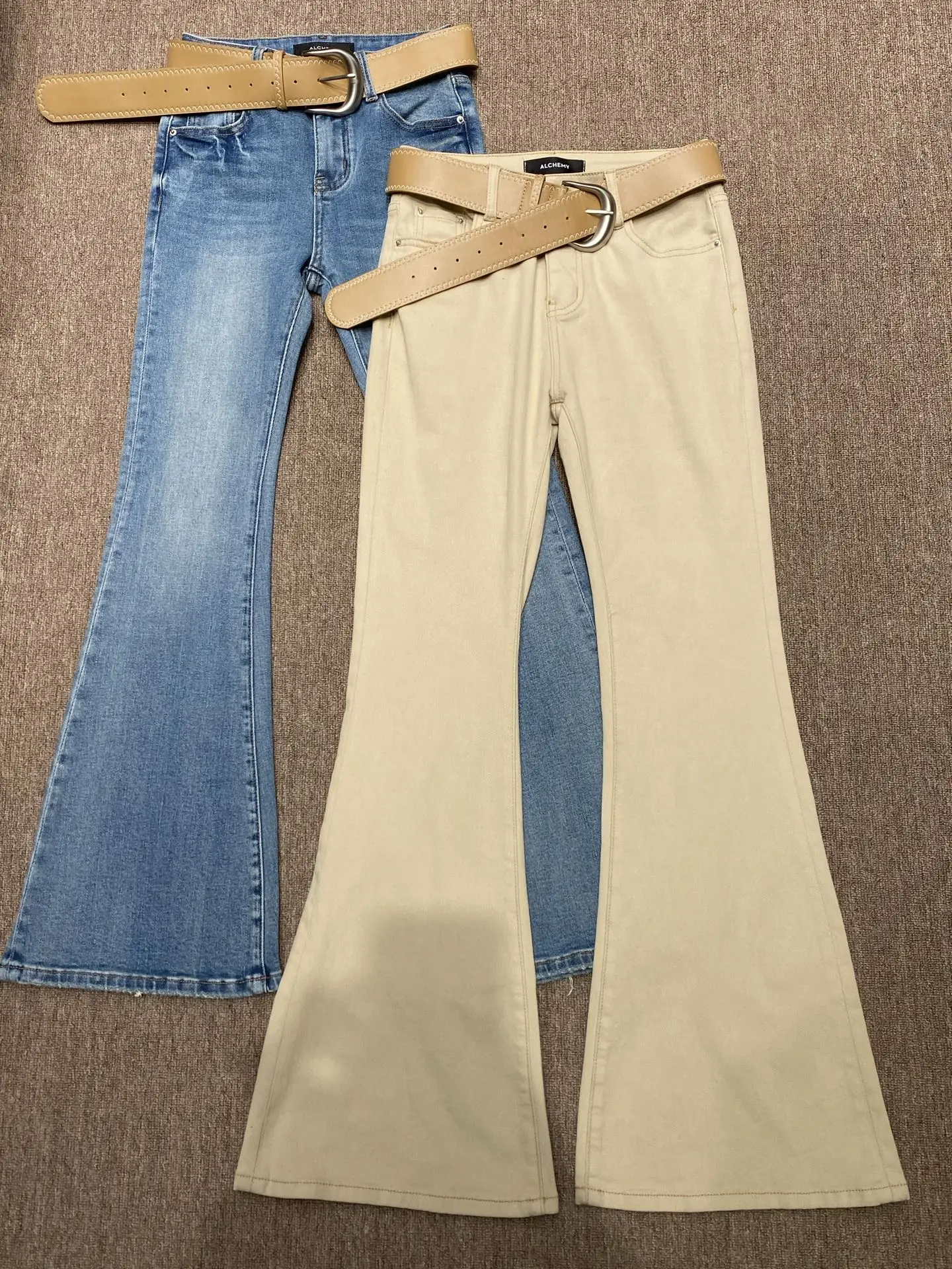 

Модные женские джинсы-клеш с высокой талией, декорированные поясом, с мультяшным принтом, на молнии, летние, облегающие