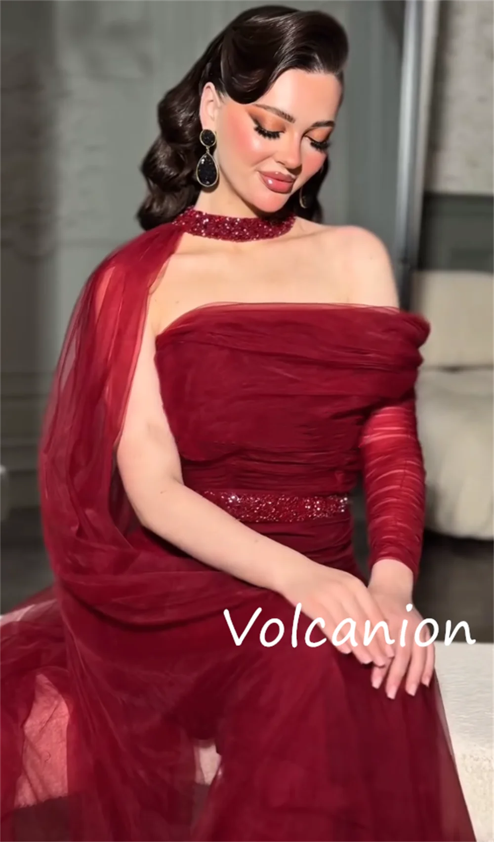 تخصيص بسيط صافي مطرزة الطية مستقيم خارج على الكتف فساتين طويلة مناسبة مخصصة رائعة