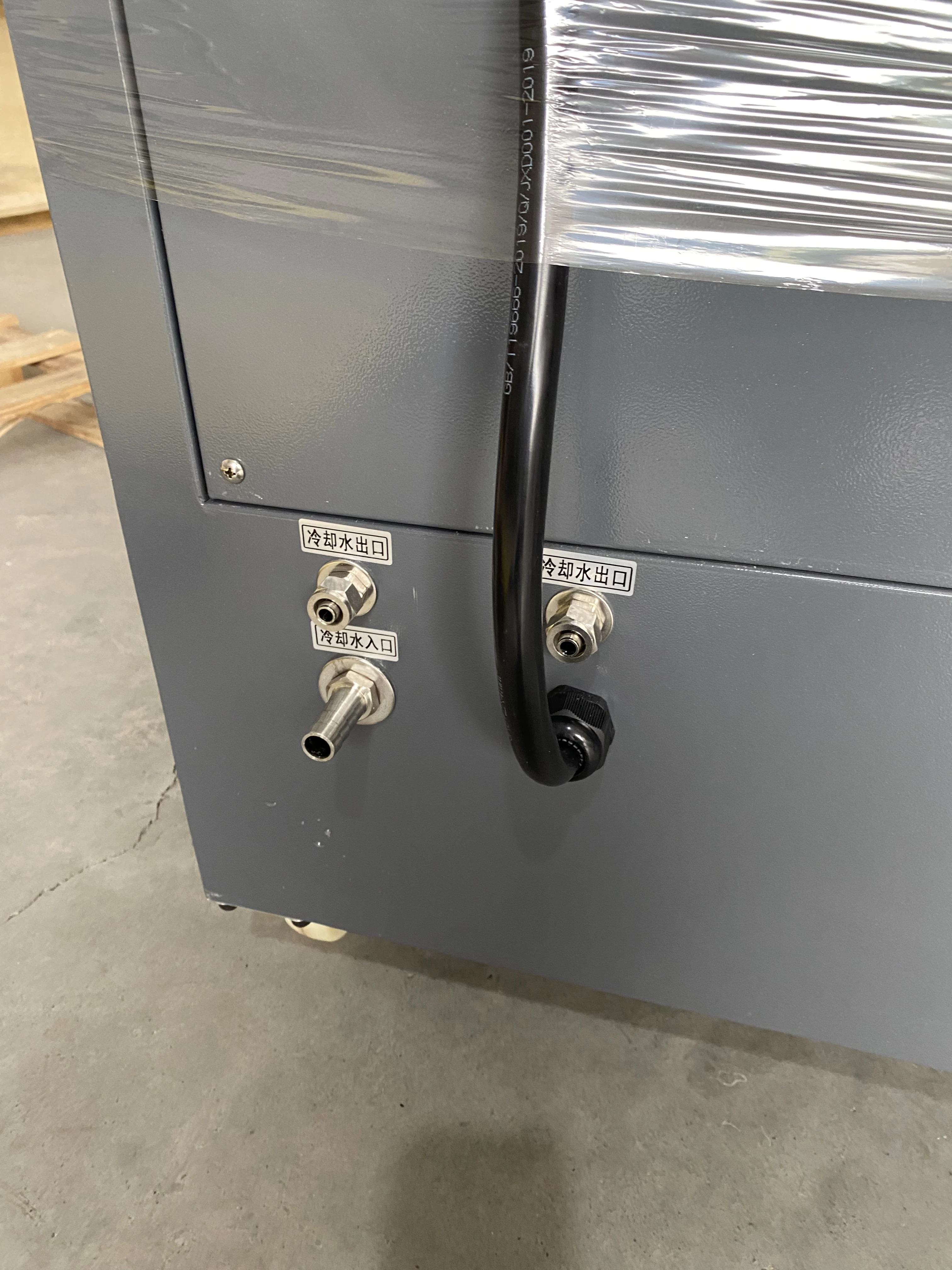 Vertical gold melting furnace use quartz crucible