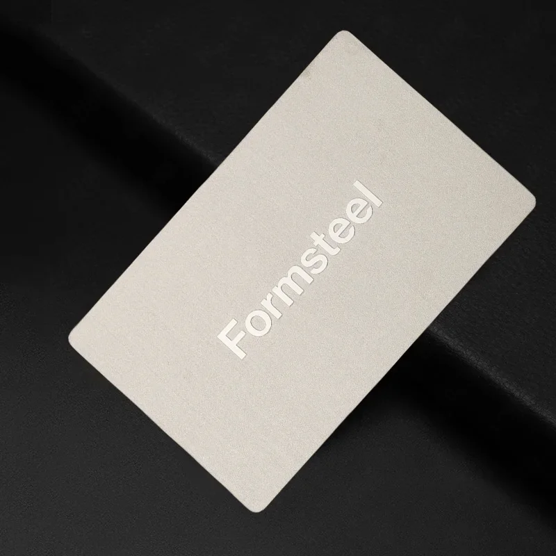

Матовая серебряная металлическая карта с печатью промышленных металлических карт торговой стали