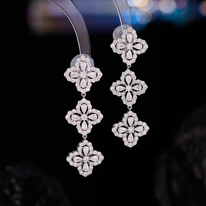 

Clover micro-inlaid zircon flower ear clips, hole-free earrings, high-end women's earrings