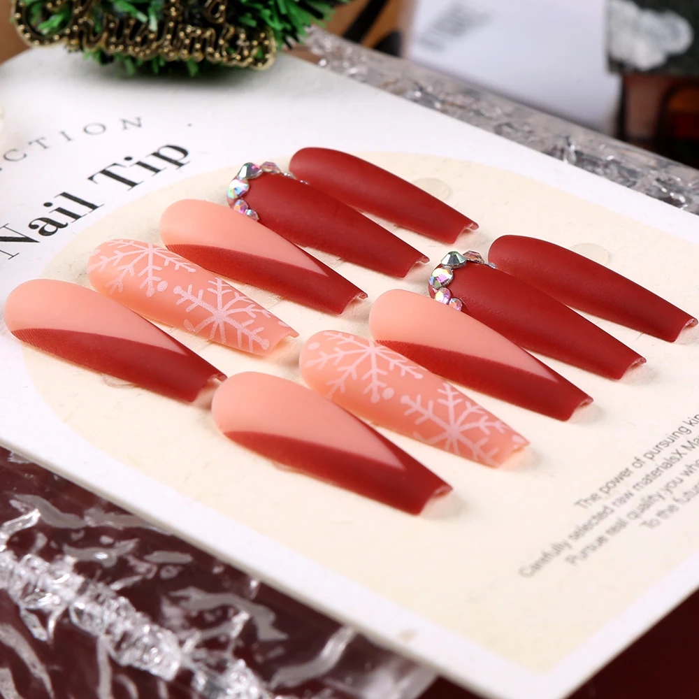 أظافر مزيفة بتدرج أحمر فرنسي ، تابوت متوسط الطول ، ندف ثلج من الزركون ، أظافر اصطناعية ، احتفال شتوي ، أظافر عيد الميلاد