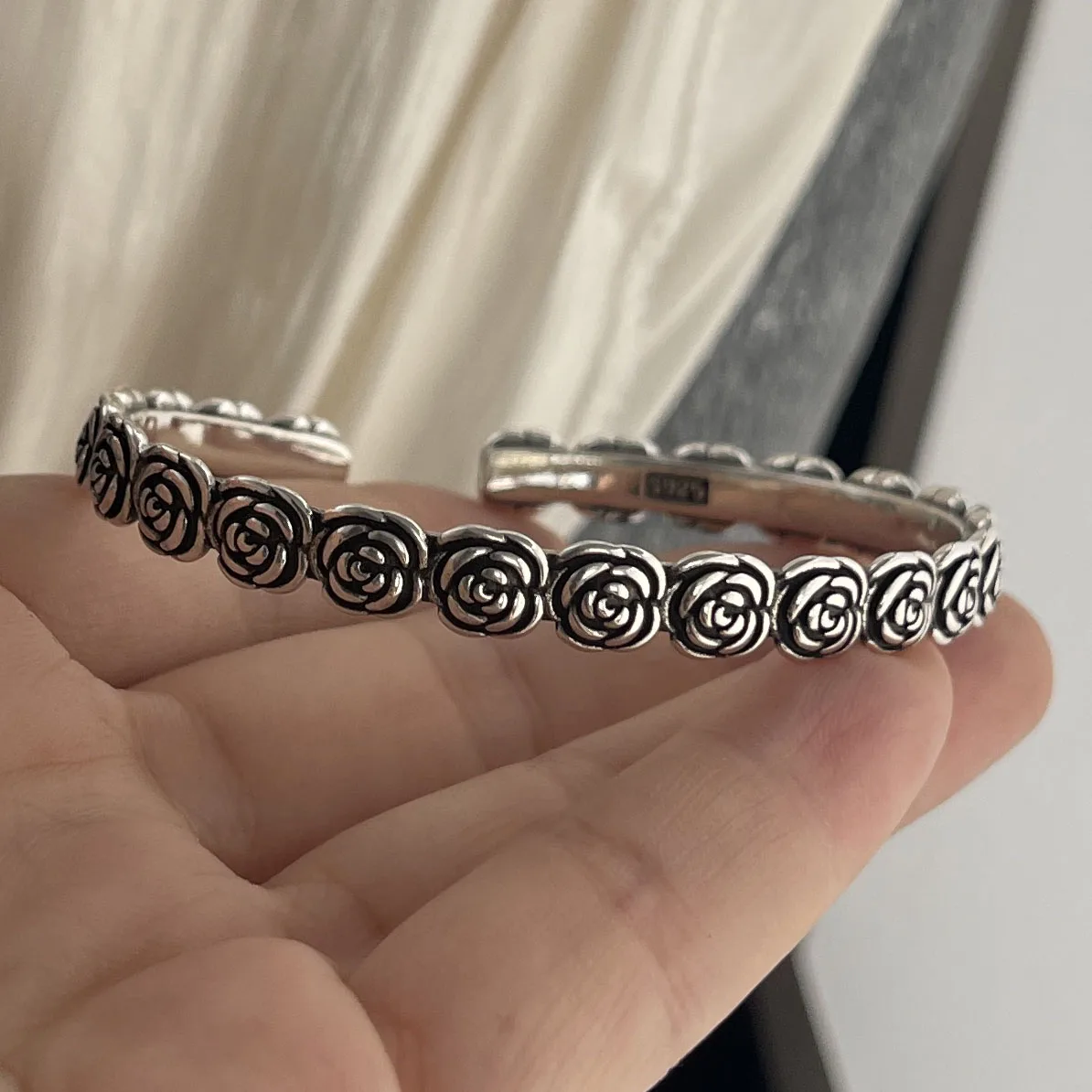 Gelang Retro Perak Murni 925 Solid 100% untuk Wanita Pria Gelang Pola Bunga Buatan Tangan Antik Hadiah Ulang Tahun