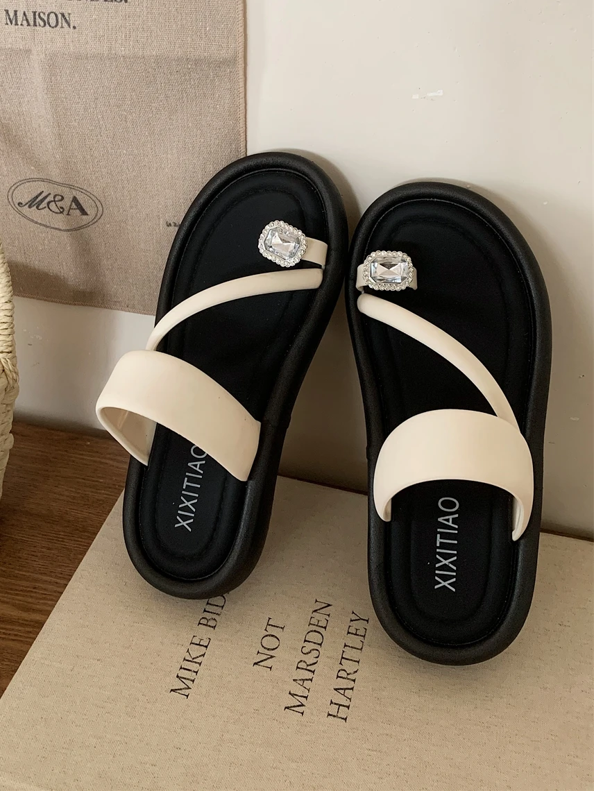 Рисунок 5 - Женские летние тапки с плоской подошвой