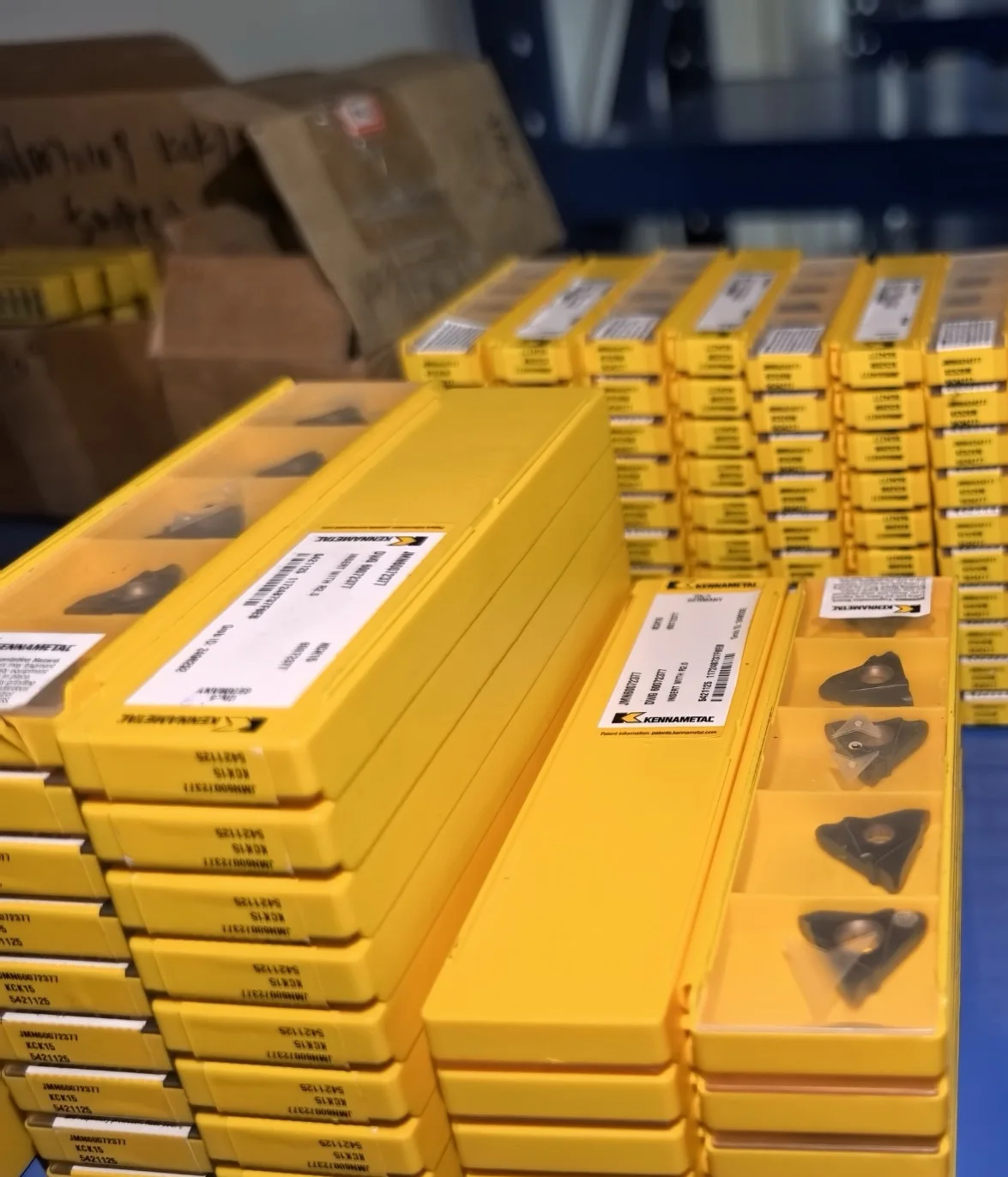 

Hard alloy cutting blades LT-16NR2.5ISO KC5025