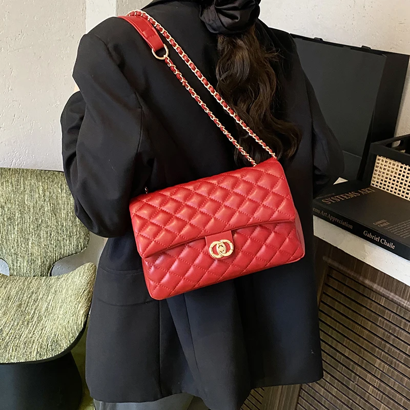 Bolsa mensageiro de couro clássica popular para mulheres – com alça ajustável, opção crossbody de alta qualidade por designer