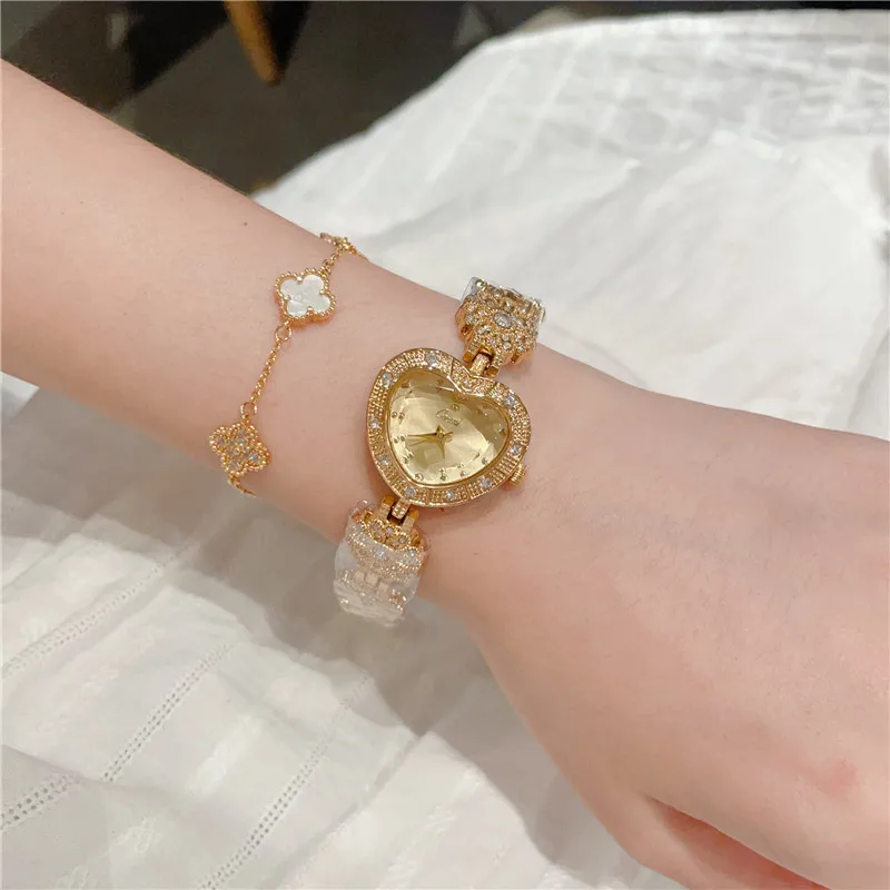 Women Quartz Watch Luxury Heart Dial Diamond Clock Vintage Heart Bracelet Style Diamond Gold Orologio Reloj Ladies Wristwatch