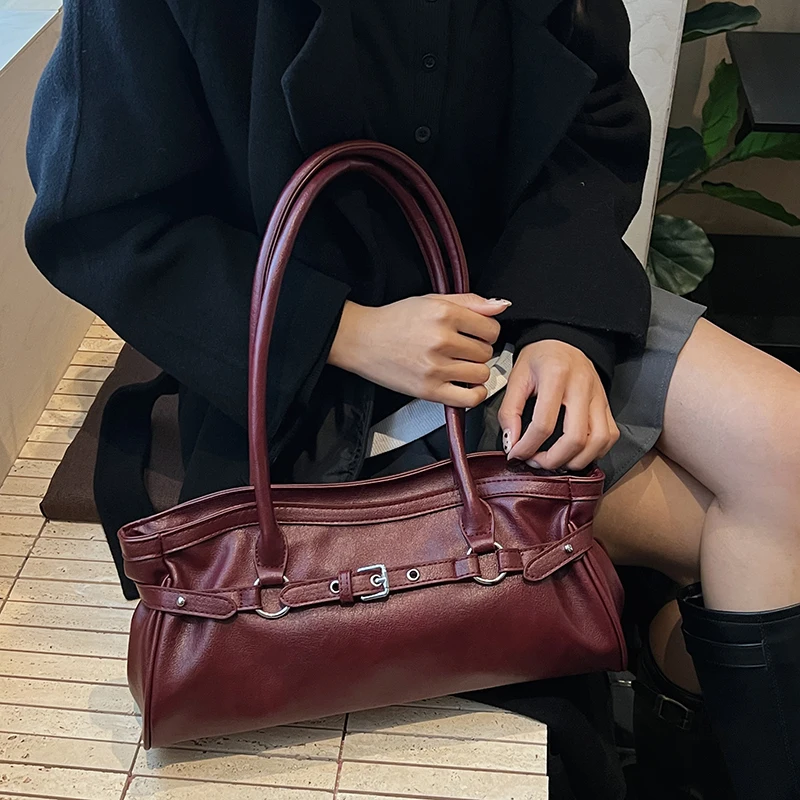 

Левая сторона, новинка 2025 года, женская красная кожаная сумка, модная большая сумка с верхней ручкой для работы, повседневная мягкая сумка на плечо, идея подарка