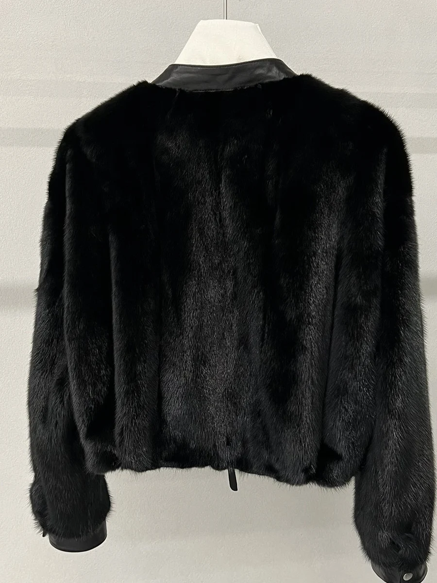 Nouveau cardigan en cachemire à col en vison pour femme. Haut décontracté et polyvalent. Manteau de vison.