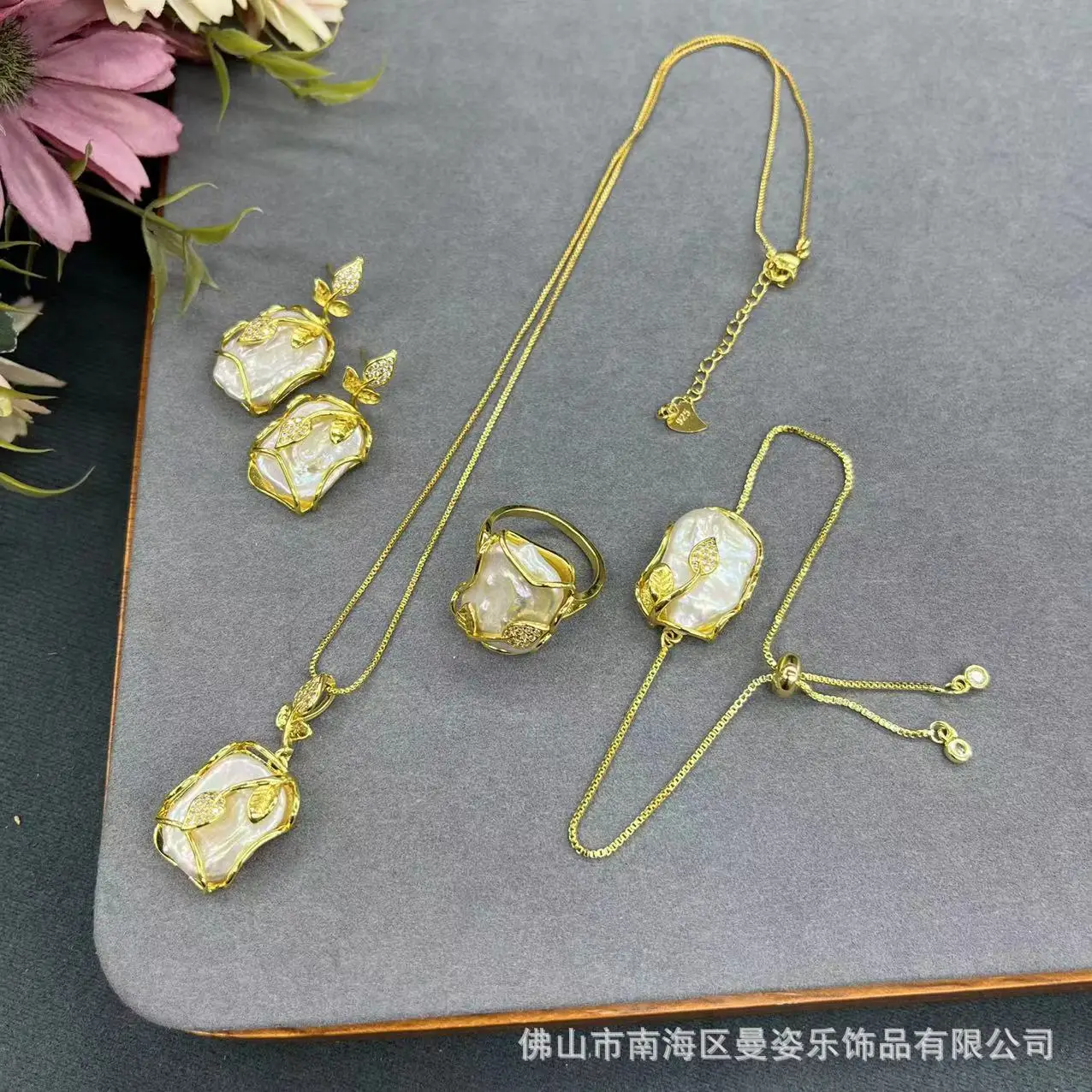 

Ore Baroque square pearl true color retention electroplating three-piece exquisite jewelry French personality popular set