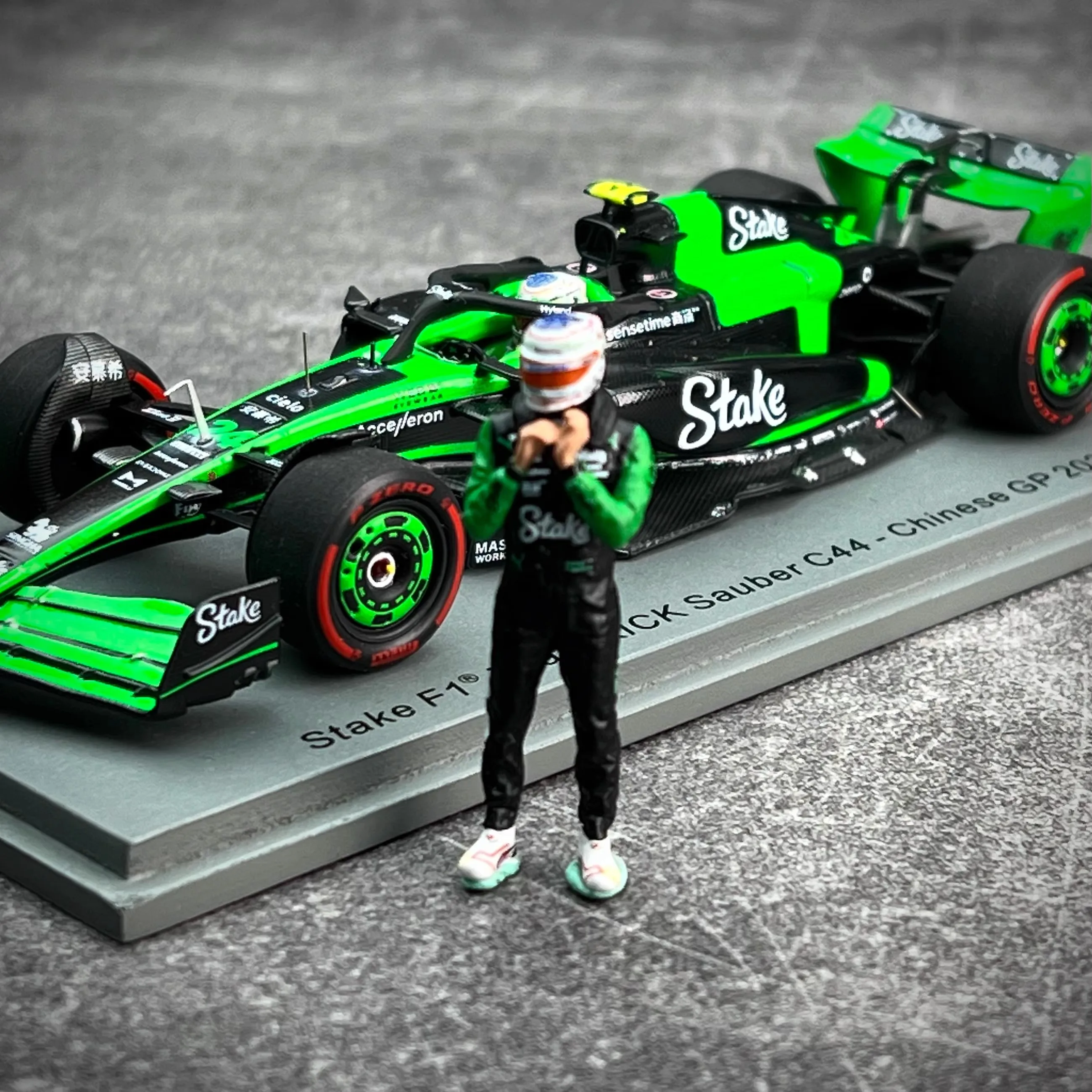 1/43 شرارة تشو قوانيو 2024 شنغهاي الجائزة الكبرى Sauber C44 F1 سباق السيارات نموذج تحصيل الديكور ثابت عرض الصبي الهدايا #6