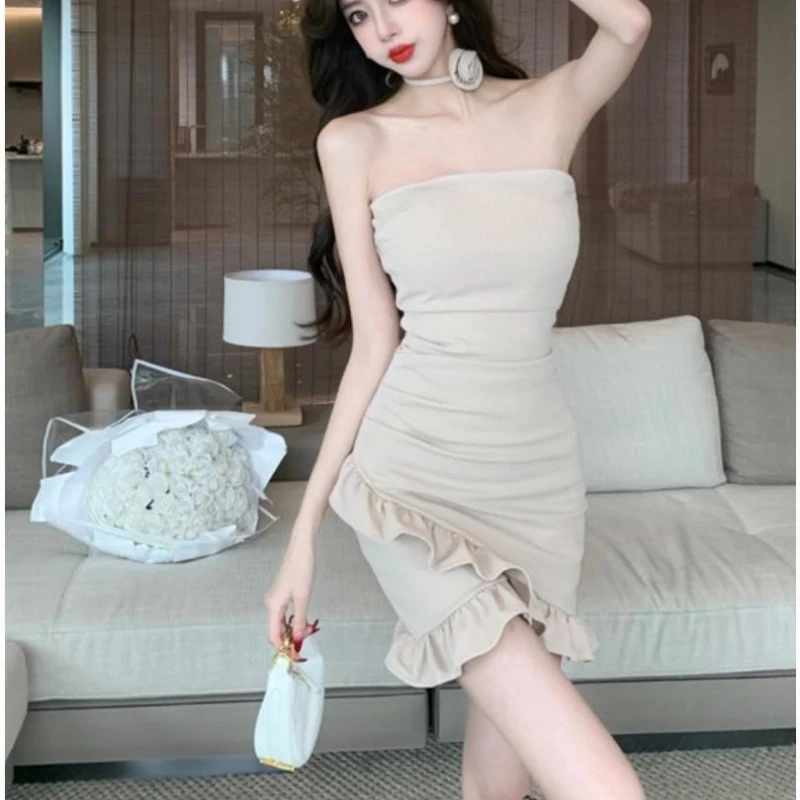 

2024 Summer New French Niche Slim Fit Slash Neck Women's Dress with Ruffled Edges Summer High-end Buttocks Wrapped Short Dress