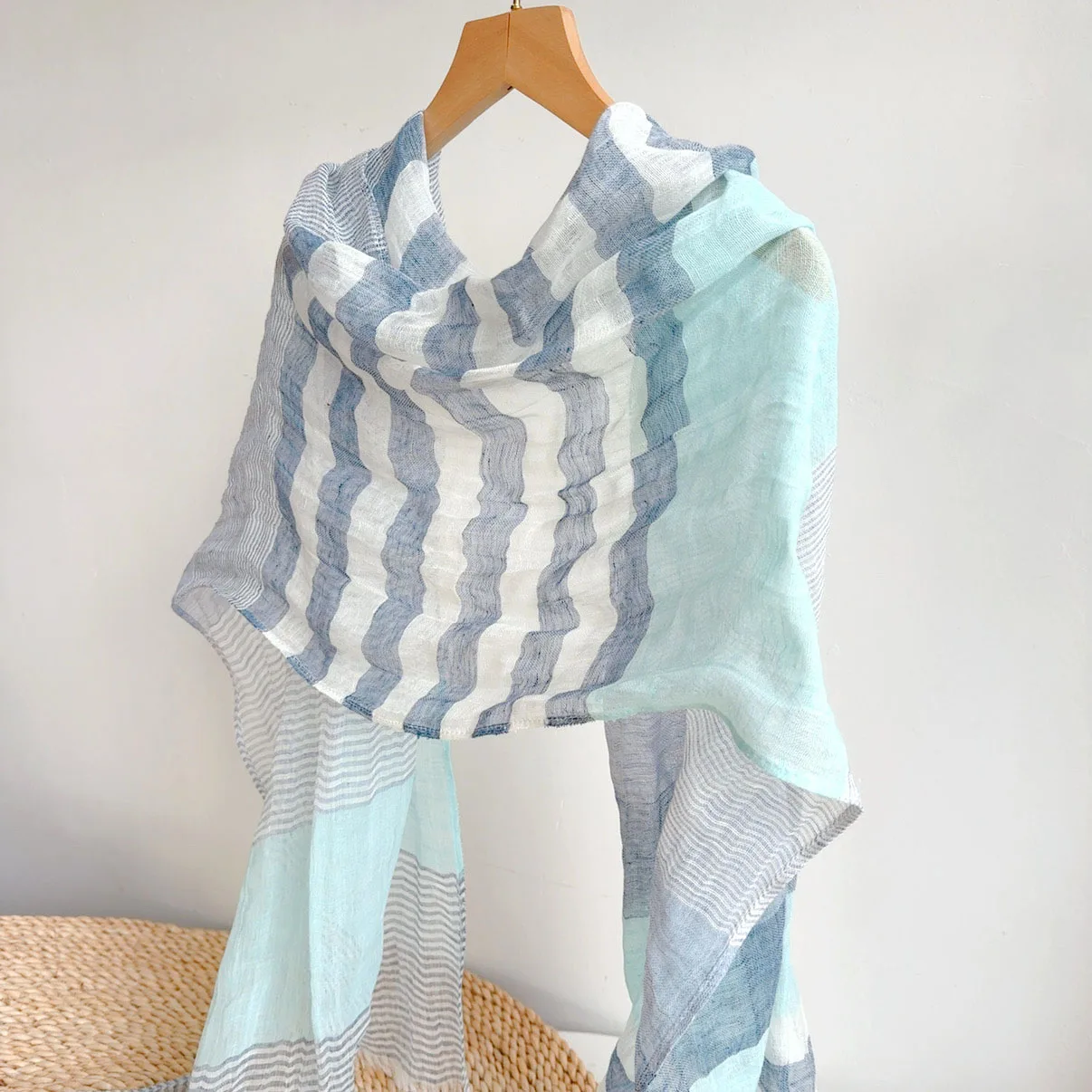 Echarpe-fine-en-lin-et-coton-pour-femme-a-rayures-teintes-en-fil-protection-solaire-pour-voyage-et-plage-collection-automne-vente-en-gros-transfrontaliere