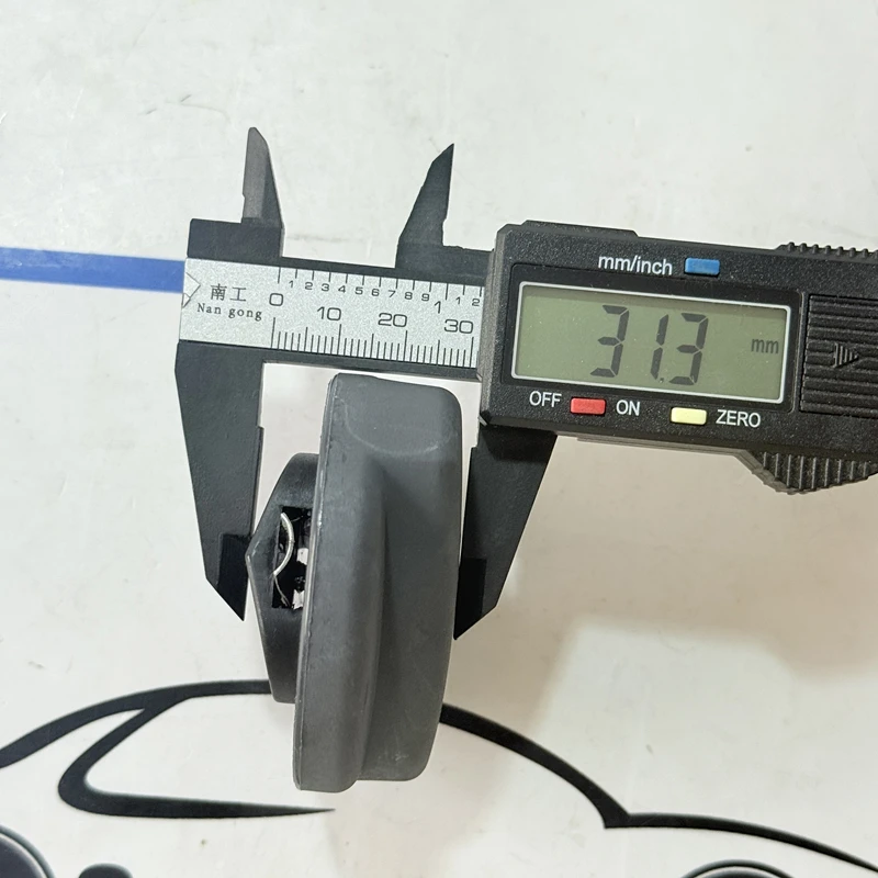 Gloednieuwe originele olievuldop voor Ssangyong Musso Korando Rexton Kyron Actyon Stavic 1610183102   16101-83102