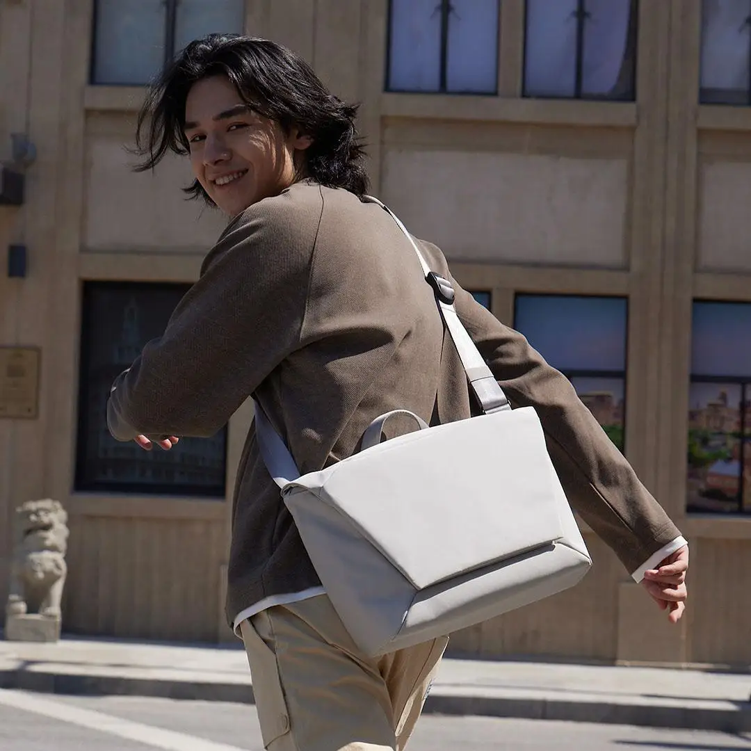 Xiaomi Mijia Crossbody كيس المراهقين حقيبة كتف حقيبة ساعي الأعمال السفر عادية كلية حقيبة محفظة لأجهزة الكمبيوتر المحمول 14 بوصة