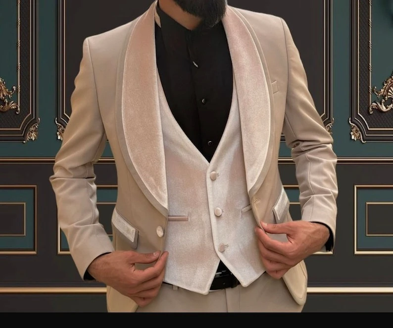 

Мужской приталенный бежевый смокинг цвета шампанского с бархатными лацканами для свадьбы и специальный смокинг