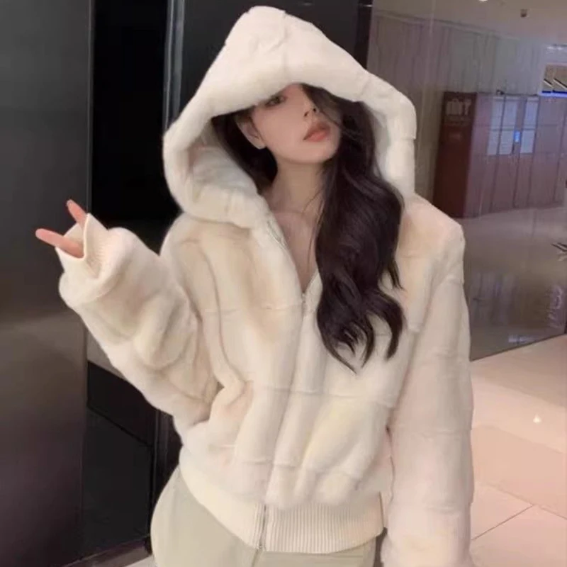 المرأة الشتاء موضة معطف مقنع الكورية قصيرة الراقية محاكاة سترات من الفرو أنيقة الإناث سميكة فو فرو المنك ملابس خارجية #1