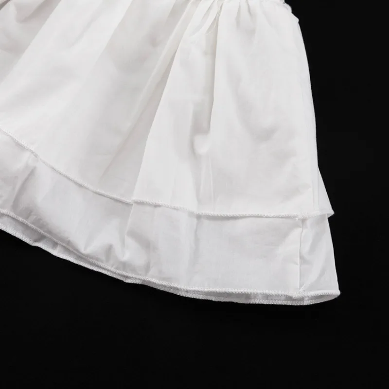 Vintage Weißes Spitzen-Minikleid mit Stehkragen, Puffärmeln, Bindedetail, Fließenden Rüschen und A-Linie - Elegantes Sommerkleid für Alltag und Feiertage – Detail 13