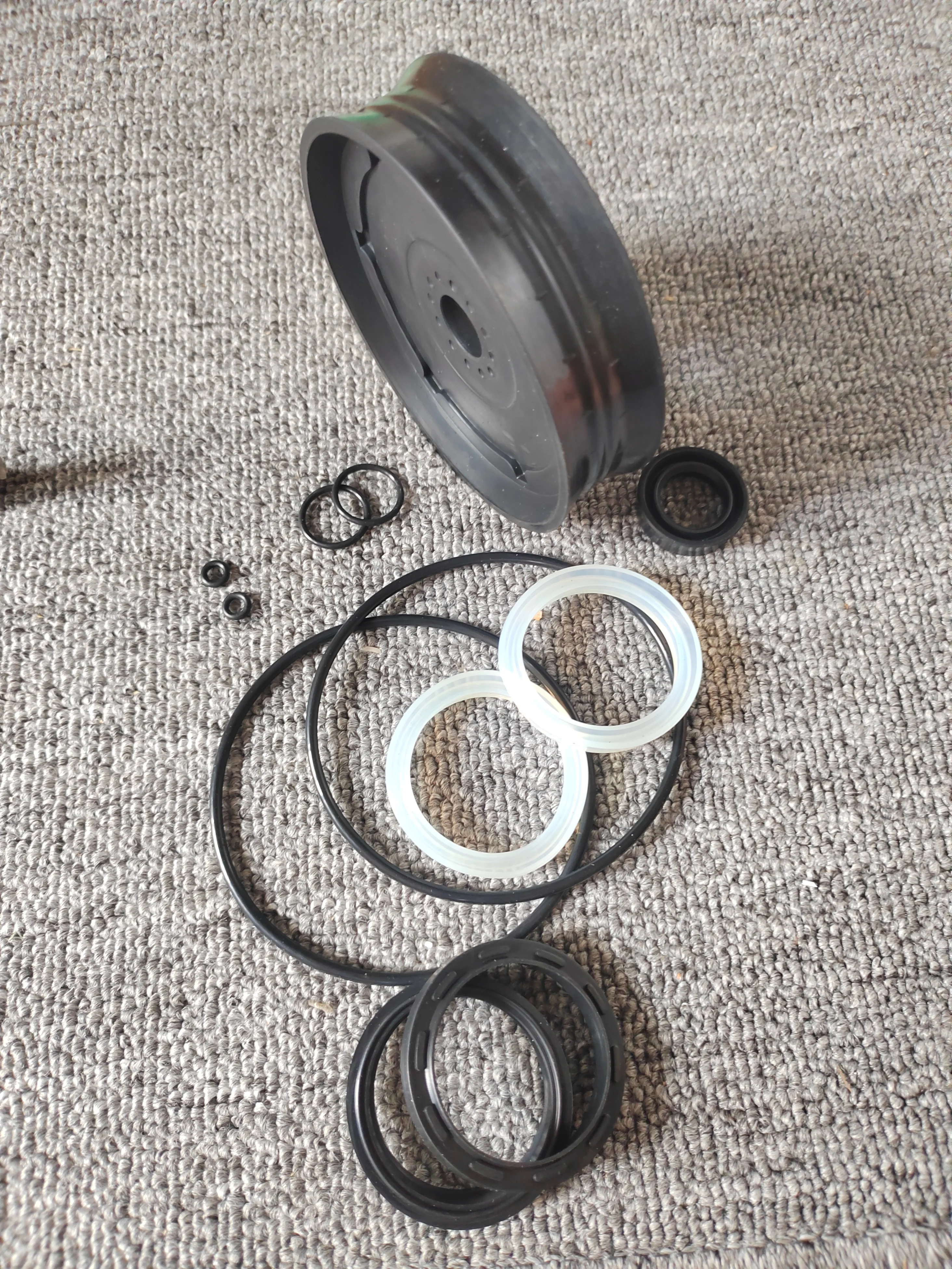 Applicable to Yutong bus bus bus accessories door pump repair kit door pump leather bowl sealing package 6108-00090