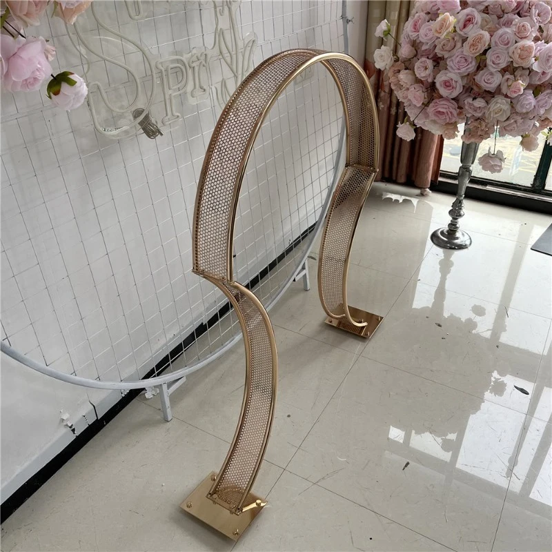 Modern Ceremony Flower Iron Artificial Rose Wreath Wedding Party Decoration Pampas Bouquet Table Ornament High Quality