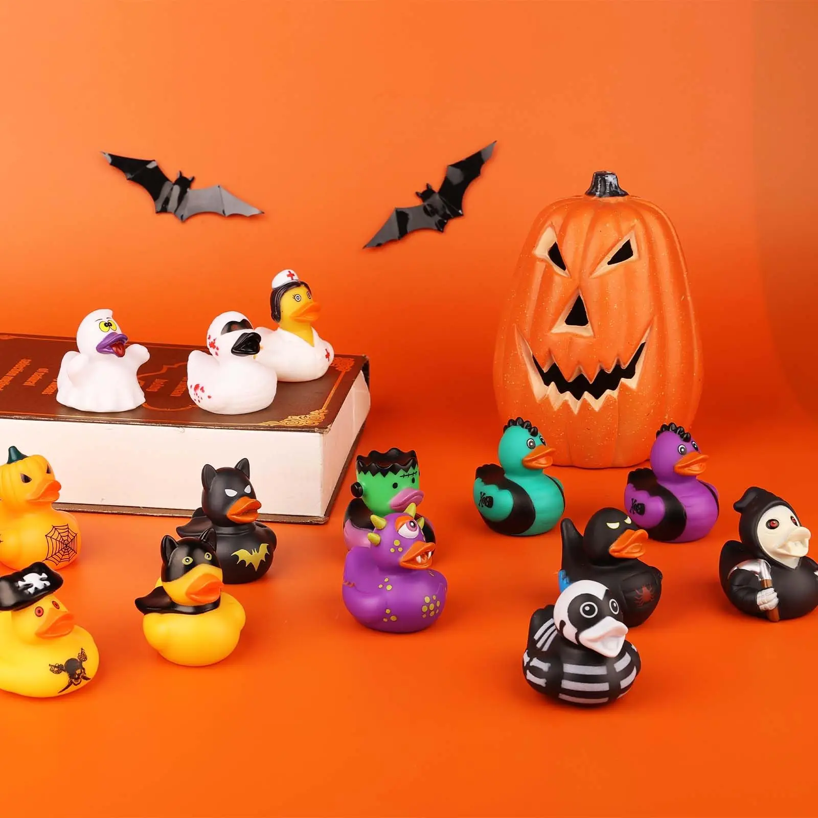 Pato de goma de 96 piezas para Halloween, pato de goma surtido de 2,5 pulgadas con varios personajes de Halloween, juguete novedoso para bañera