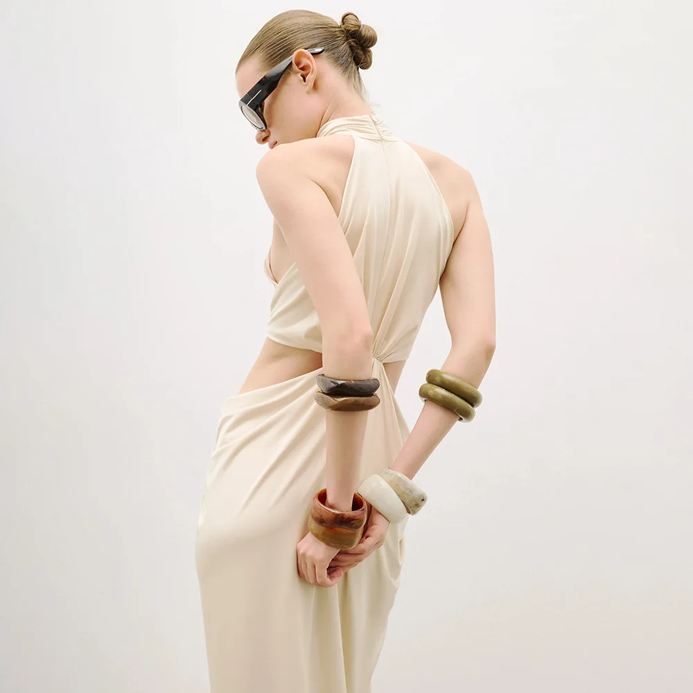 Abito lungo sexy a pieghe senza maniche con scollo tondo color albicocca, elegante abito da sera con nodo in vita ritagliato per gli invitati al matrimonio