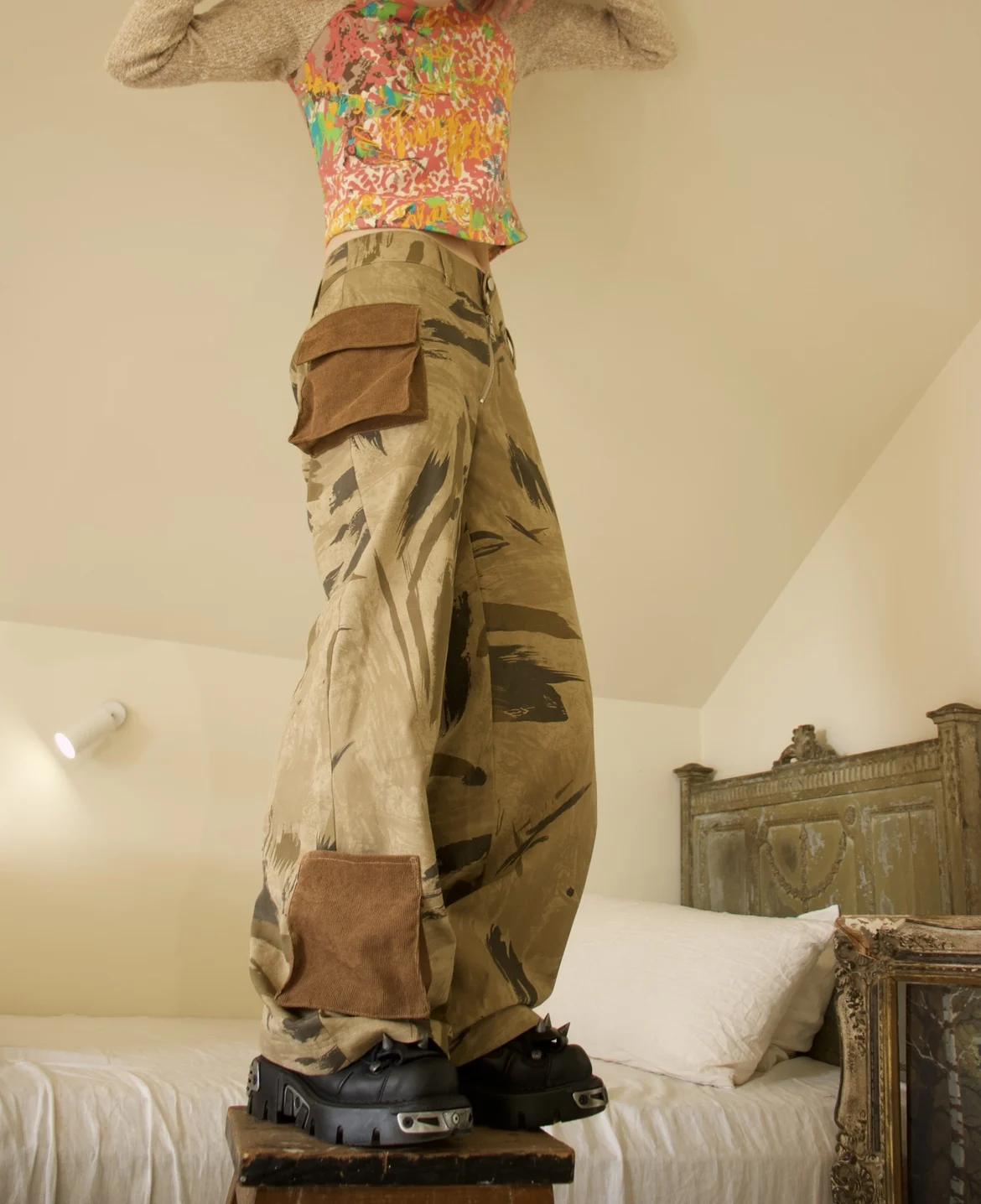 

Джинсовые рабочие брюки с низкой посадкой, камуфляжным принтом, множеством карманов, в уличном стиле, длинные, асимметричного дизайна, 100% хлопок