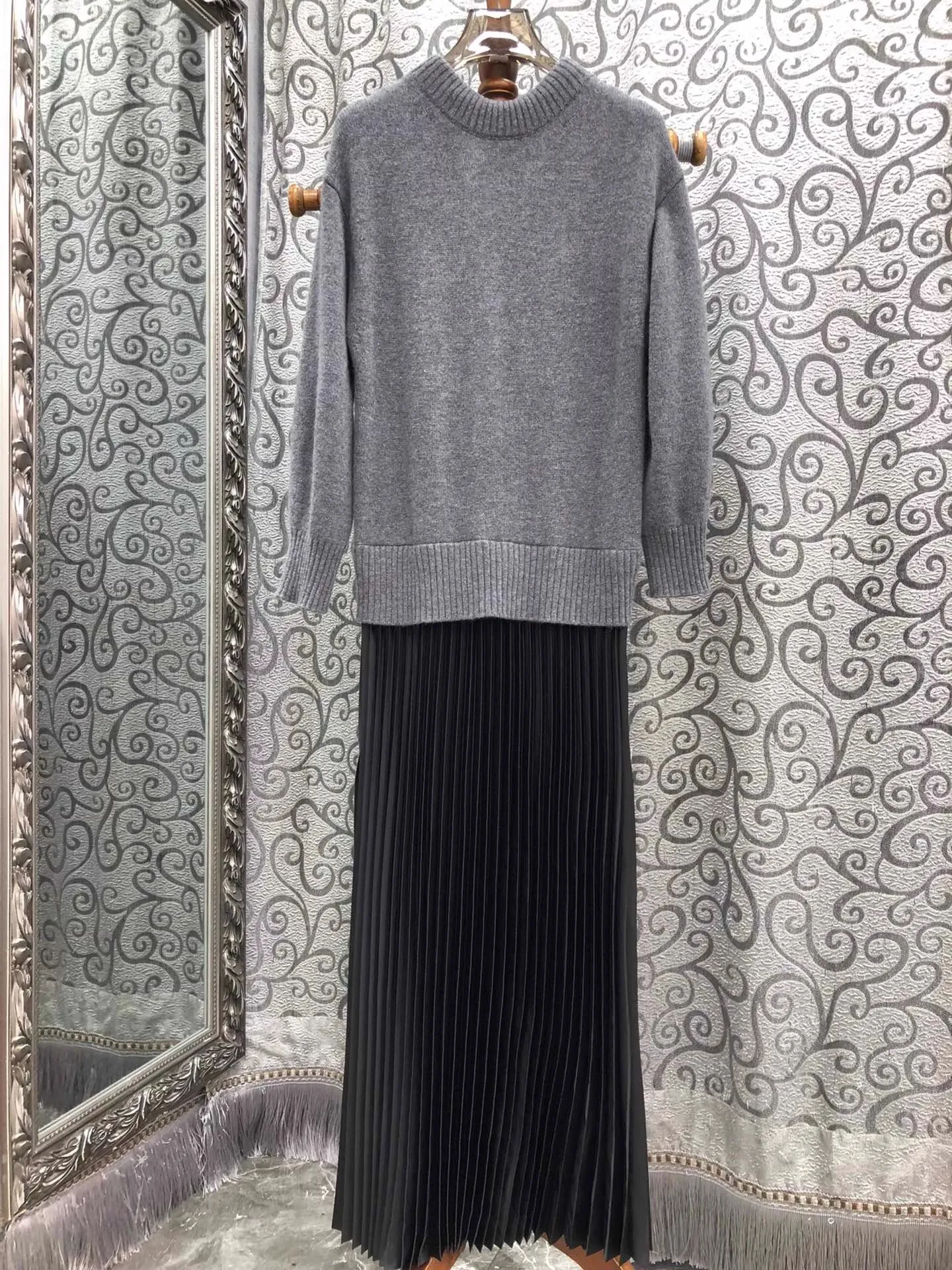 

Long Dress 2025 Autumn Winter Fashion Style Women Wool Knitting Patchwork Back Bow Deco Long Sleeve Pleated Long Maxi Dress