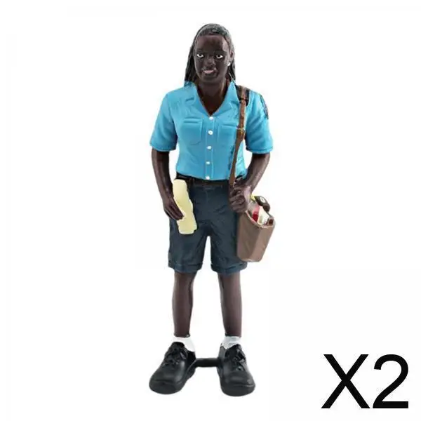 2x miniatuur karakterbeeldje voor bureau- en landschapsdecor