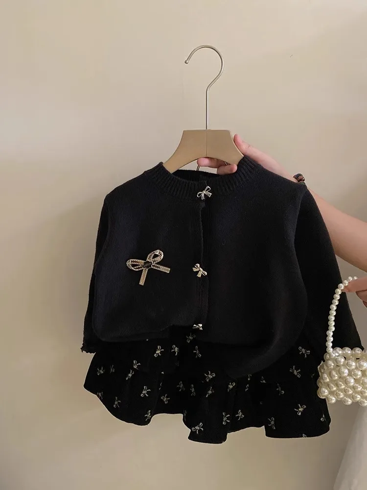 Kinder-Set im koreanischen Stil: Strickjacke & Rock – Schwarzes 2-teiliges Outfit mit Schleifendekoration für Mädchen, Frühling/Herbst, Casual – Detail 1