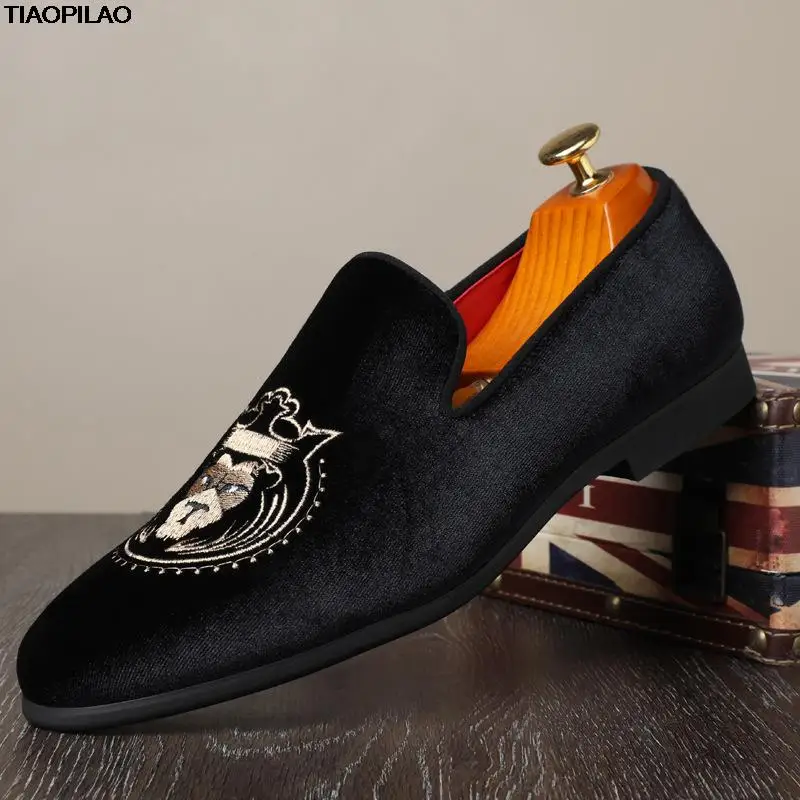 2024 New Breathable Casual Men's Bean Shoes Fashion Casual Embroidery Men's Business Leather Shoes Female Shoes
