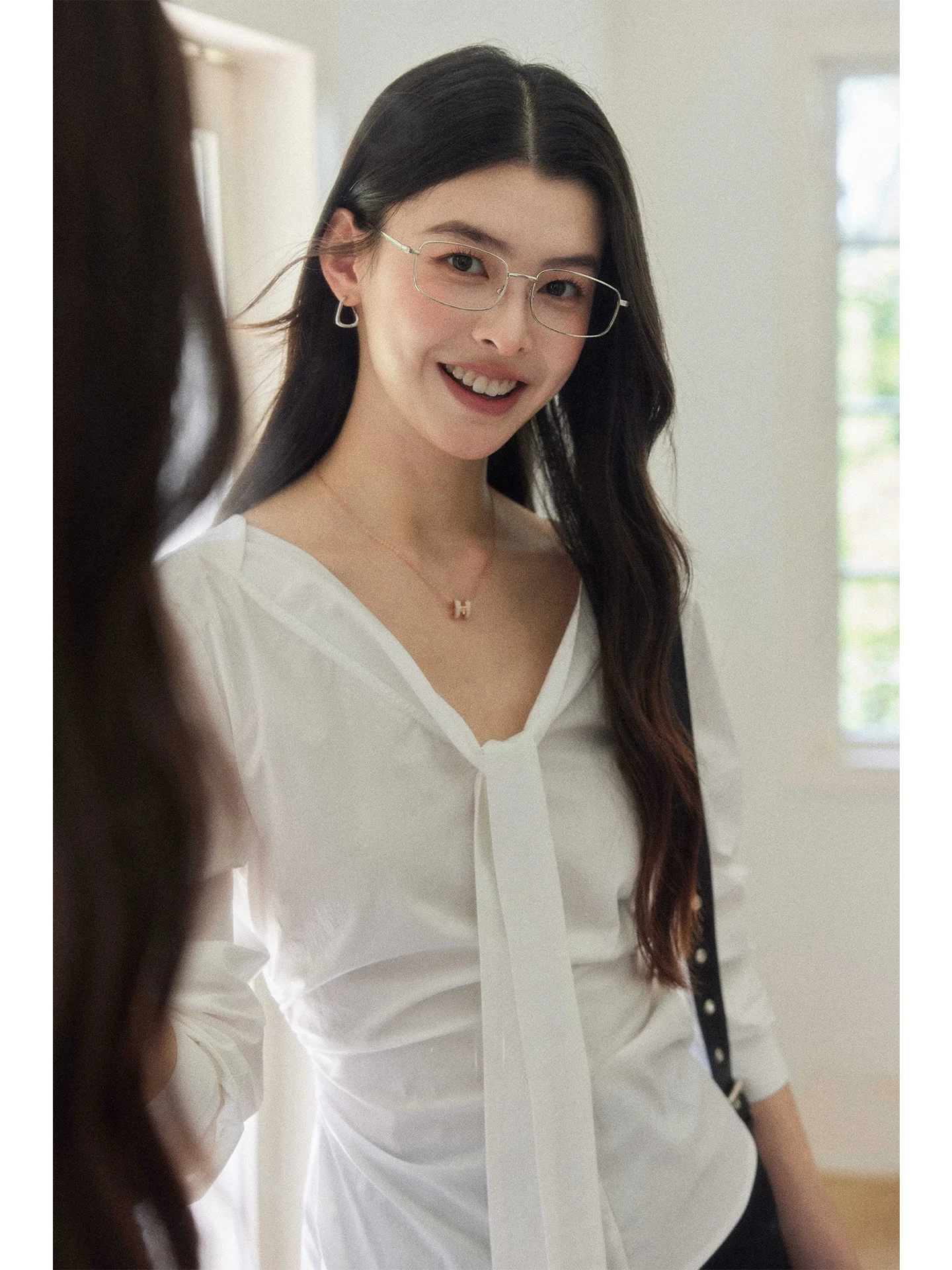 

Простая белая женская повседневная блузка с длинным рукавом, приталенная, для работы, с двусторонним дизайном, из смесового хлопка, удобная, дышащая