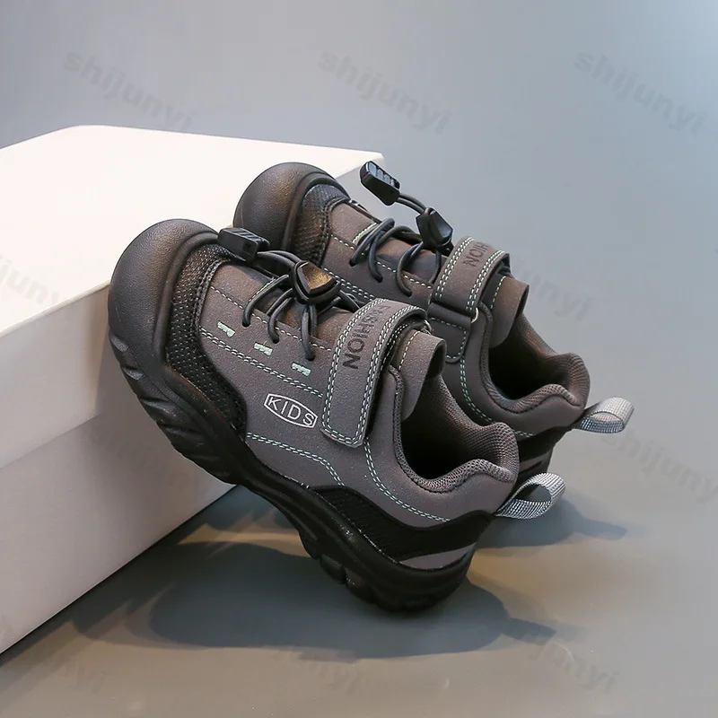 

Детские кроссовки, весна-осень 2023, новые нескользящие уличные походные туфли для мальчиков, модная легкая повседневная обувь для девочек на мягкой подошве