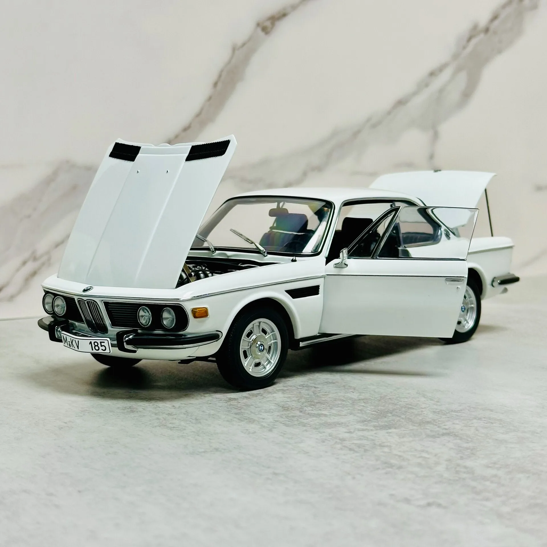 Autoart 1:18 3.0 CSI White Simulation Limited Edition All Open Alloy Metal Statisches Automodell Spielzeug Geschenk