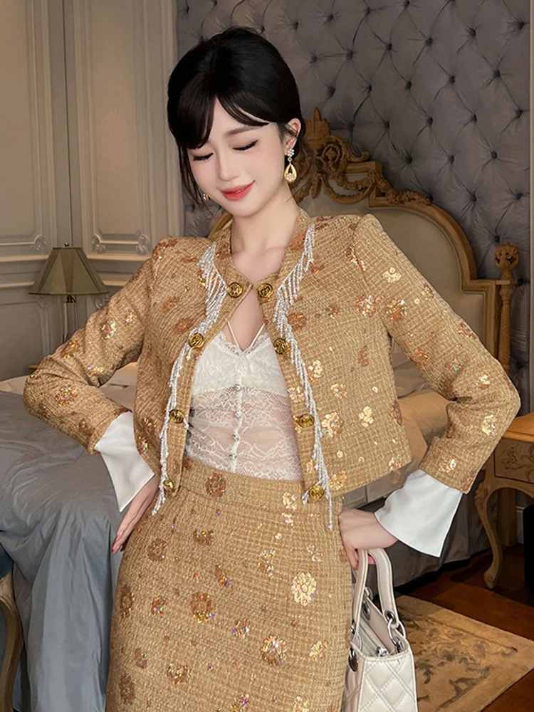 Luxury Short Jacket for Women Elegant Tweed Coat Shiny Sequins Pearl Double Breasted Buttons Tops Clothes Office Party Spring