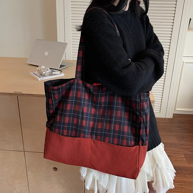 حقيبة كتف قماشية أنيقة ذات سعة كبيرة ومقبض علوي حقيبة حمل للنساء على طراز كسول للتنقل في المكتب حقيبة مدرب جديدة وأنيقة