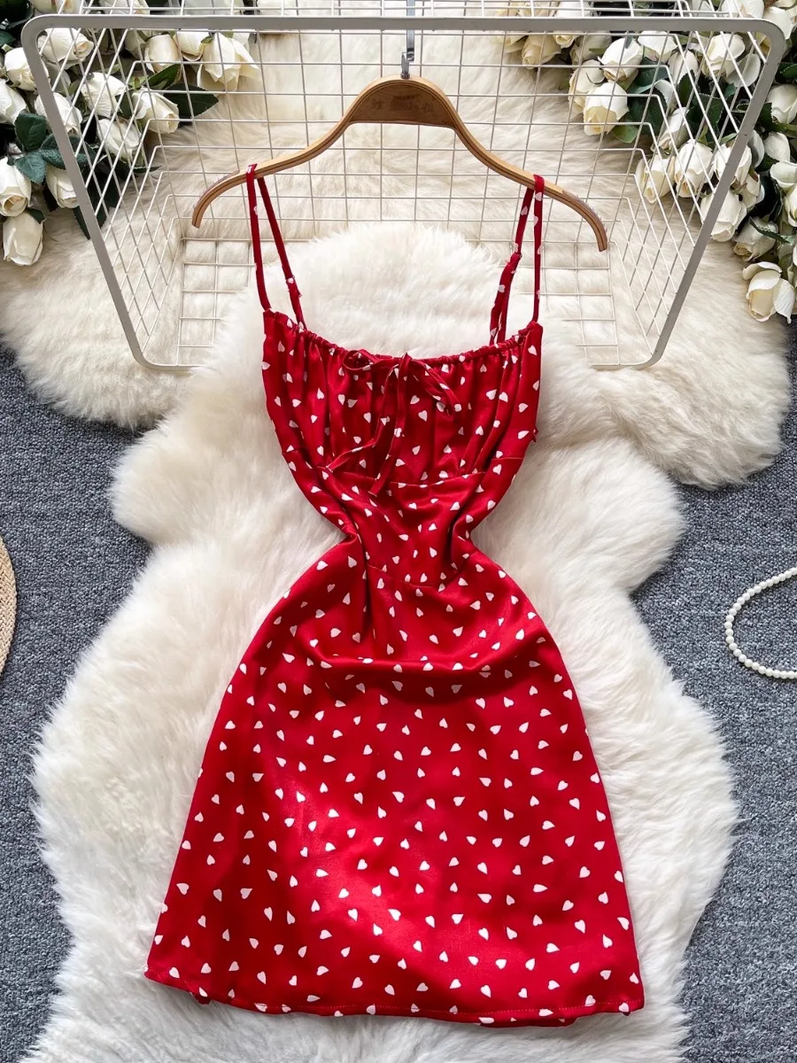 Foamlina مغرية رغبة نقية فستان بكتافة حمراء المرأة 2025 الصيف الفرنسية مثير مطوي الخصر نقطة القلب طباعة الساتان فستان قصير