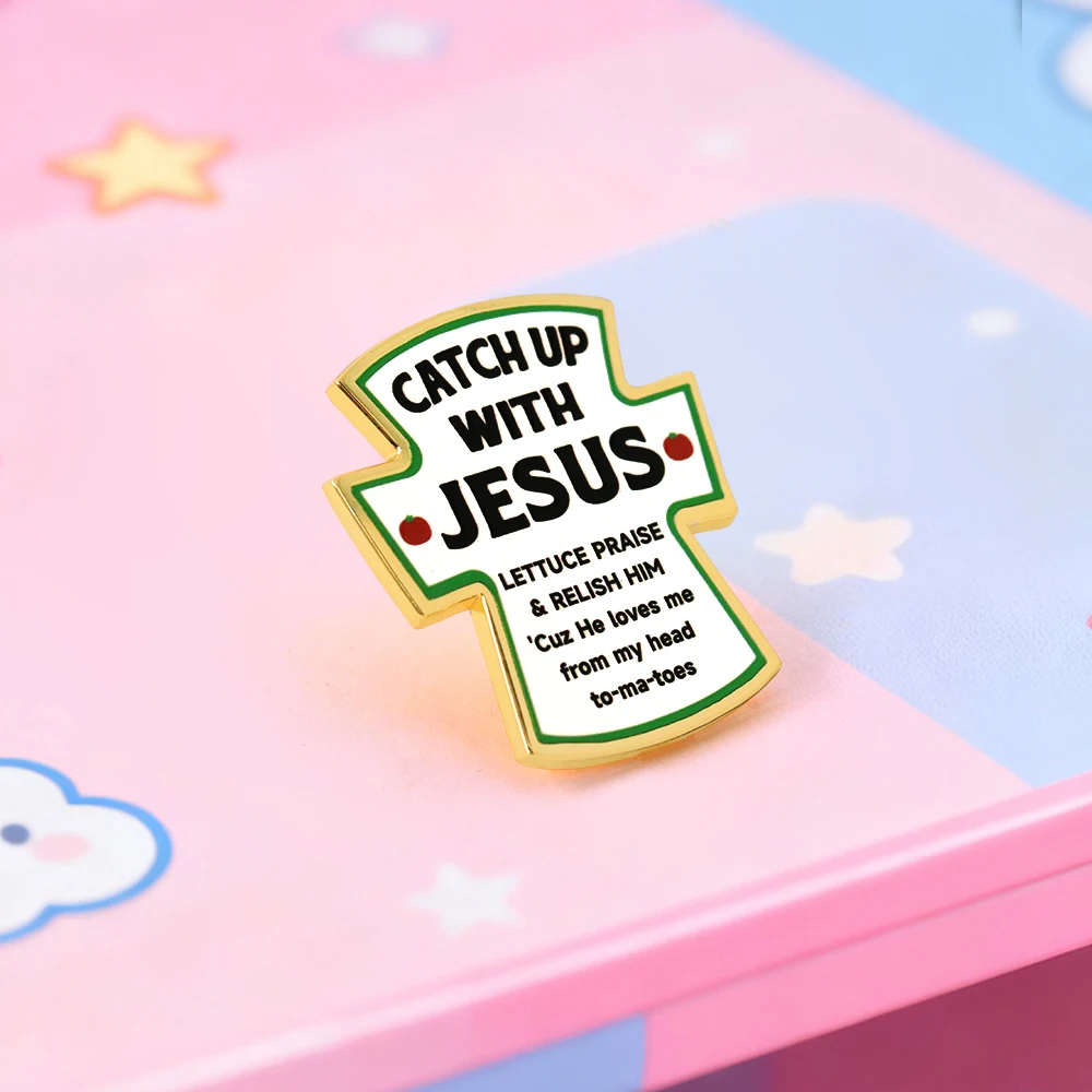 Catch Up With Jesus Kreuz-Brosche Christlich Humorvolle Salat-Tomaten-Wortspiel Emaille-Anstecknadel Religiöser Glaubens-Anstecker für Kleidung – Detail 3