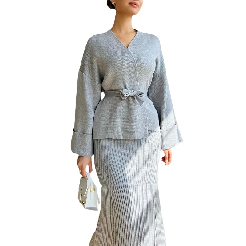2025 neue V-ausschnitt Krawatte Langarm Hohe Taille Strickkleid Set Slim Fit Elegante Temperament Mode Zwei Stück Frauen Outfit