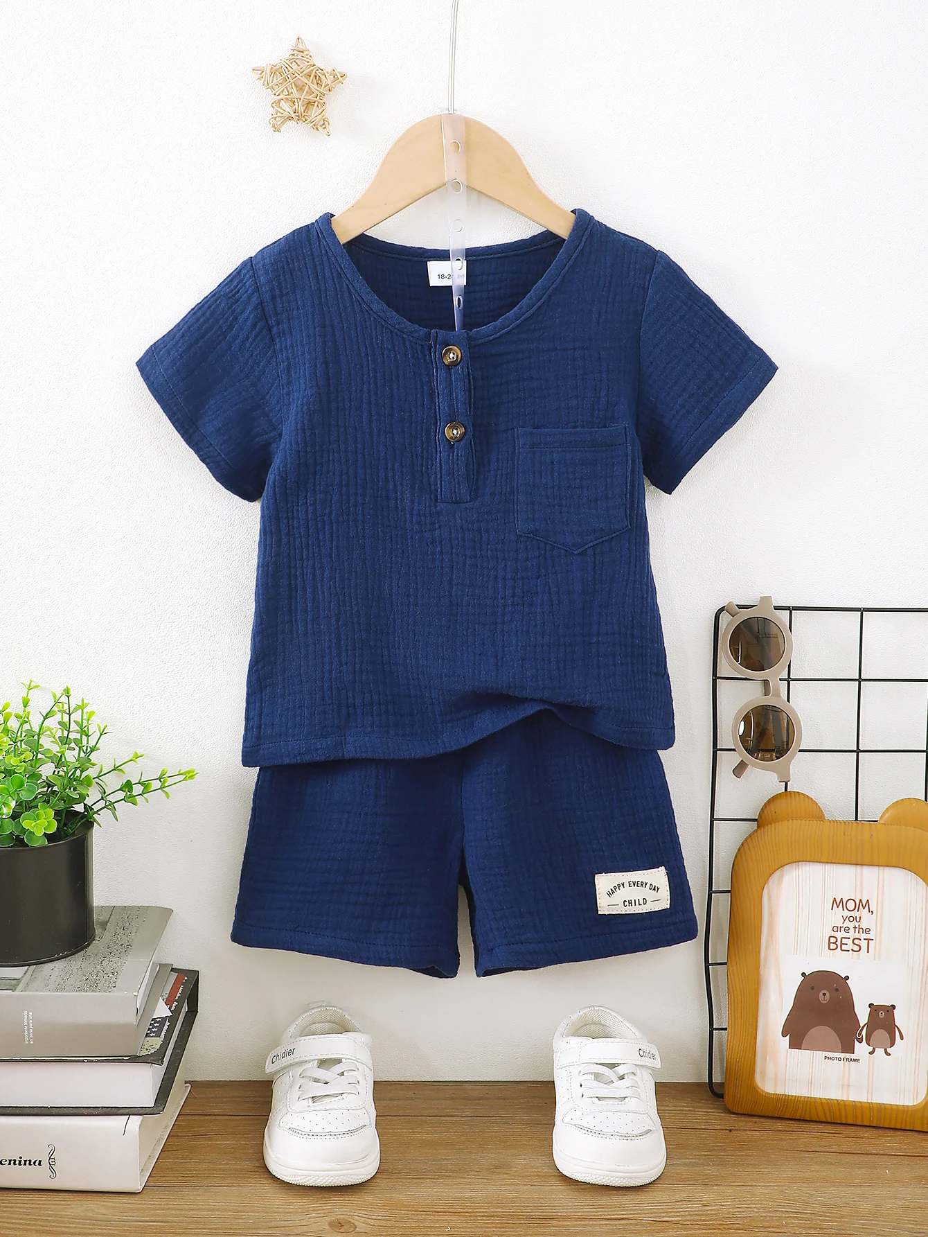 Boys' Summer Two-Piece Set, Featuring a Round Neck, Half-Button Short-Sleeved Top Paired with Casual Shorts, with a Simple and Stylish Design, Loose Fit, Suitable for Little Ones to Wear in Various Daily Outings and Play Activities.