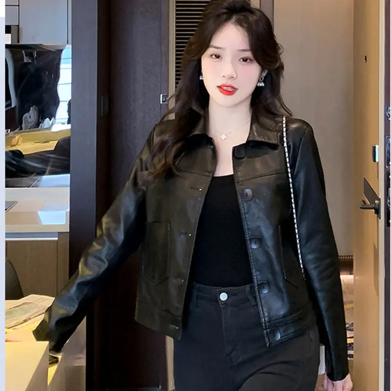 جاكيت نسائي قصير من الجلد الصناعي بتصميم شبابي جديد للخريف والشتاء، جاكيت كاجوال بتصميم عصري وياقة مطوية بلون موحد.