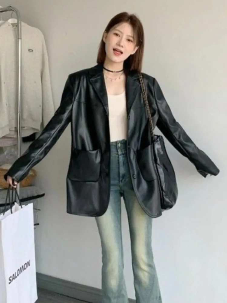 Czarna, długa kurtka skórzana z dużymi kieszeniami, damska, codzienna, luźna kurtka motocyklowa, modna kurtka skórzana damska, jesień 2025, streetwear, koreański styl.