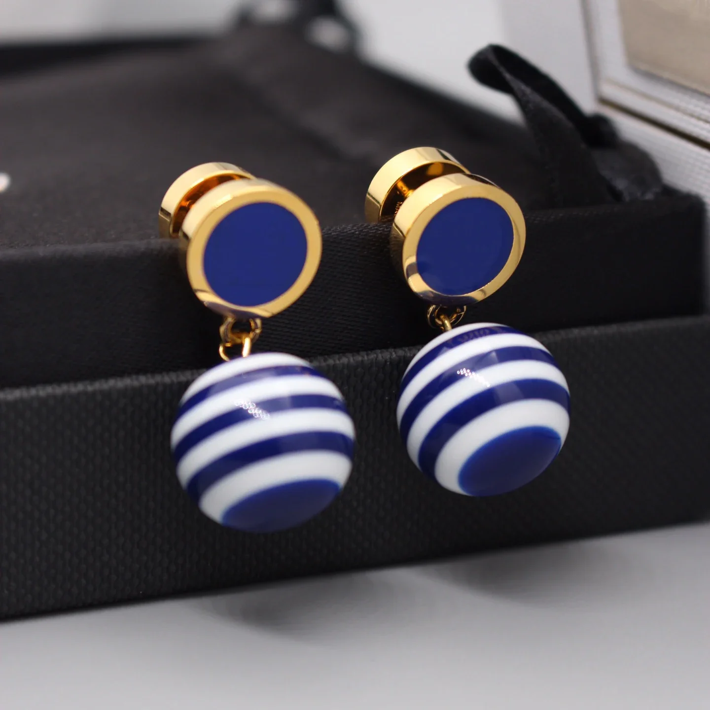 

New Europe Designer Brand Round Blue Red Earrings Women Lovey Girl Gift Jewelry Trend