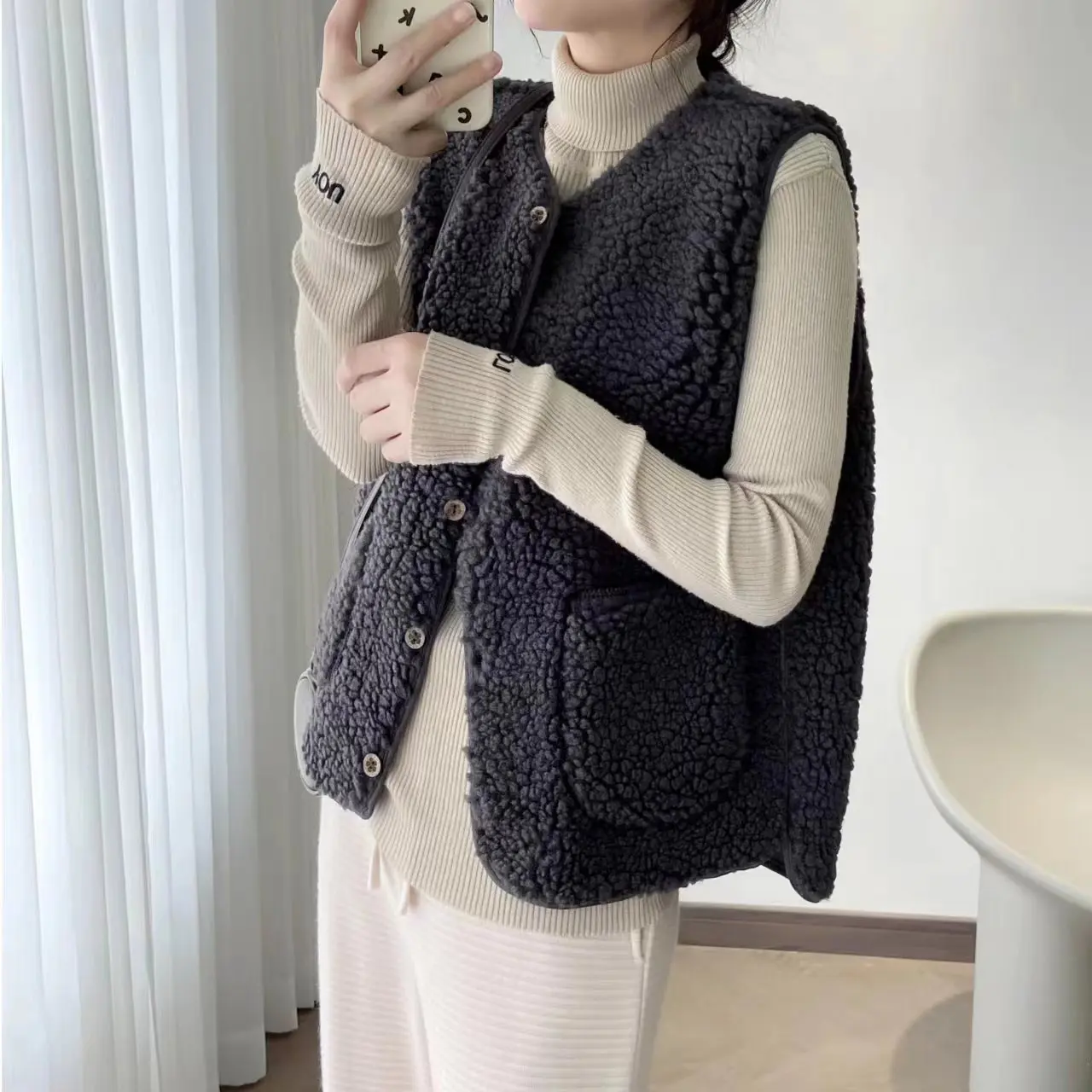 A Lambhair Vest Without A Base Coat, Women\'s Fur Integrated Vest, Autumn And Winter Granular Plush Shoulder Jacket