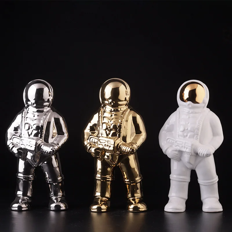 

Ceramic Handheld Spaceman Astronaut Nordic Luxury High end Home Furnishing Model Room Aesthetic Decoration