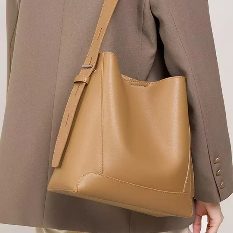 

Genuine Leather Soft Leather Bucket Crossbody Shoulder Bag Urban Minimalist Style Magnetic Buckle Opening Bolsos Mujer