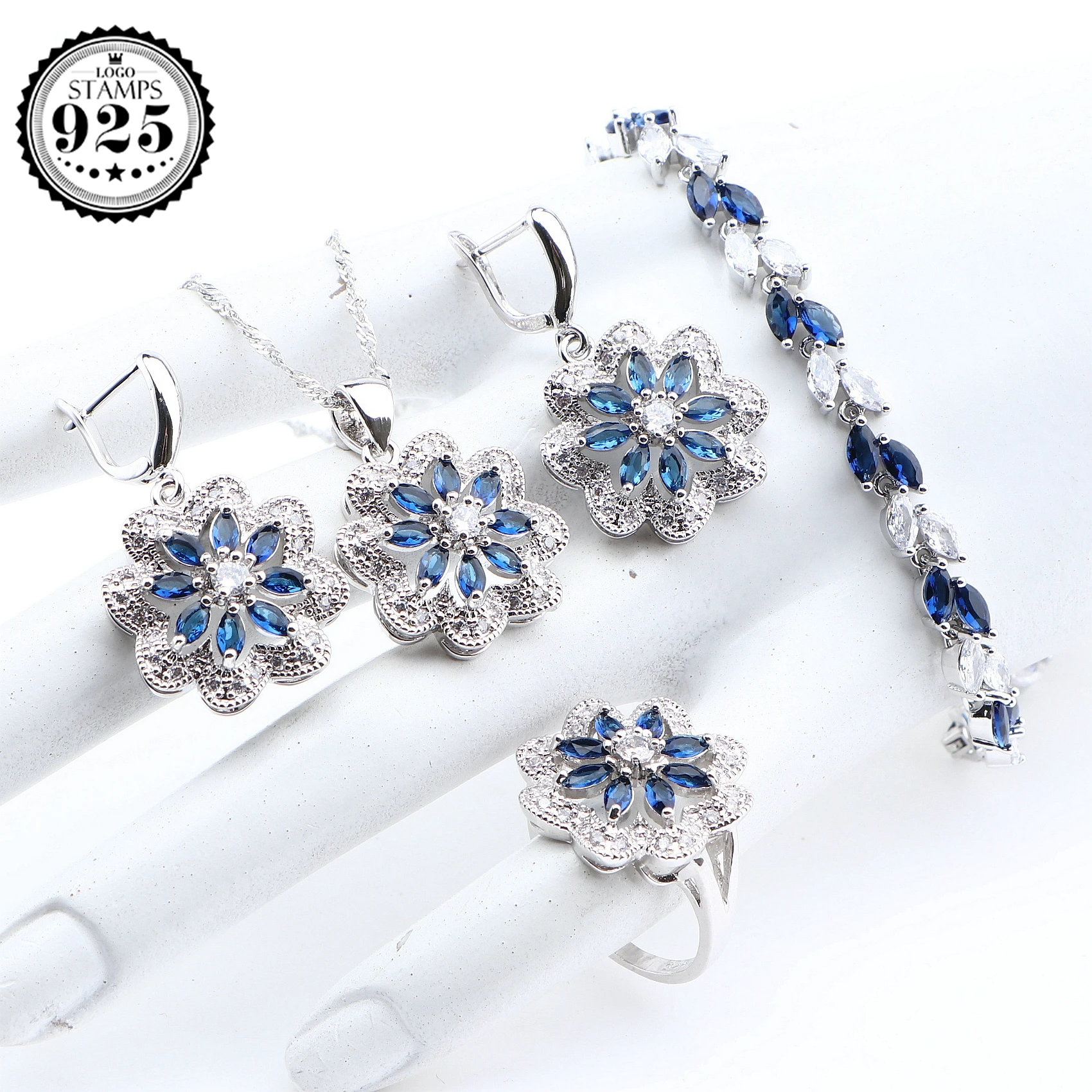 

Комплект из колье, серёг, браслета и кольца, из серебра 925 пробы