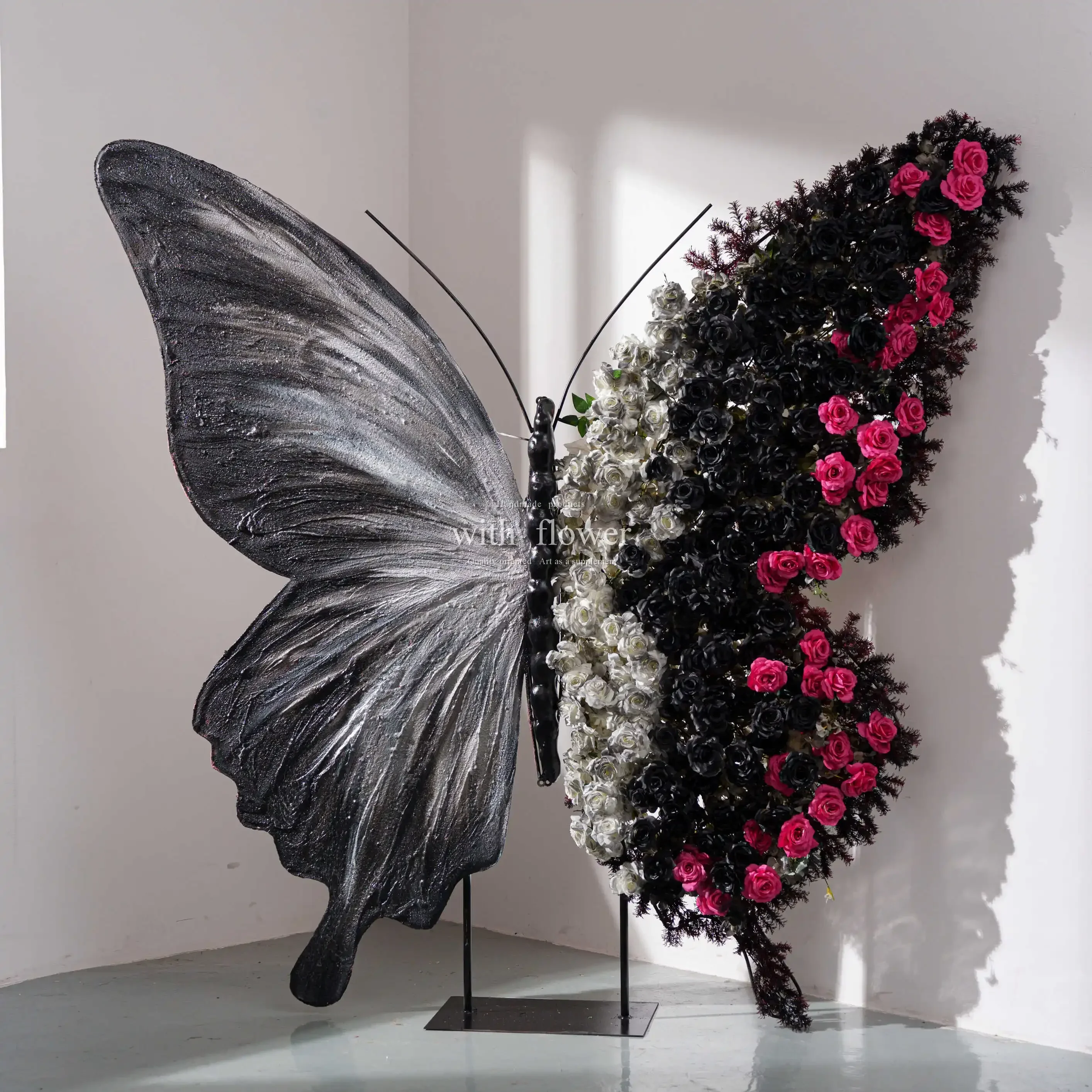 Giant butterfly ornament window scene simulation flower clock in large three-dimensional landscaping Internet celebrities