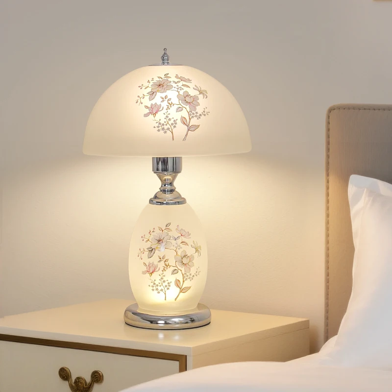Lampu Meja Kreatif Perancis LED Kap Lampu Kaca Elegan Modern Kamar Tidur Lampu Meja Belajar Restoran Hangat Romantis Lampu Meja Fashion