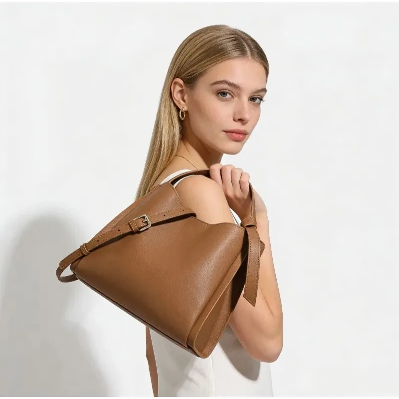 

Женская кожаная сумка в городском минималистичном стиле, универсальная, модная, вместительная, новая сумка-ведро из натуральной кожи премиум-класса, через плечо.